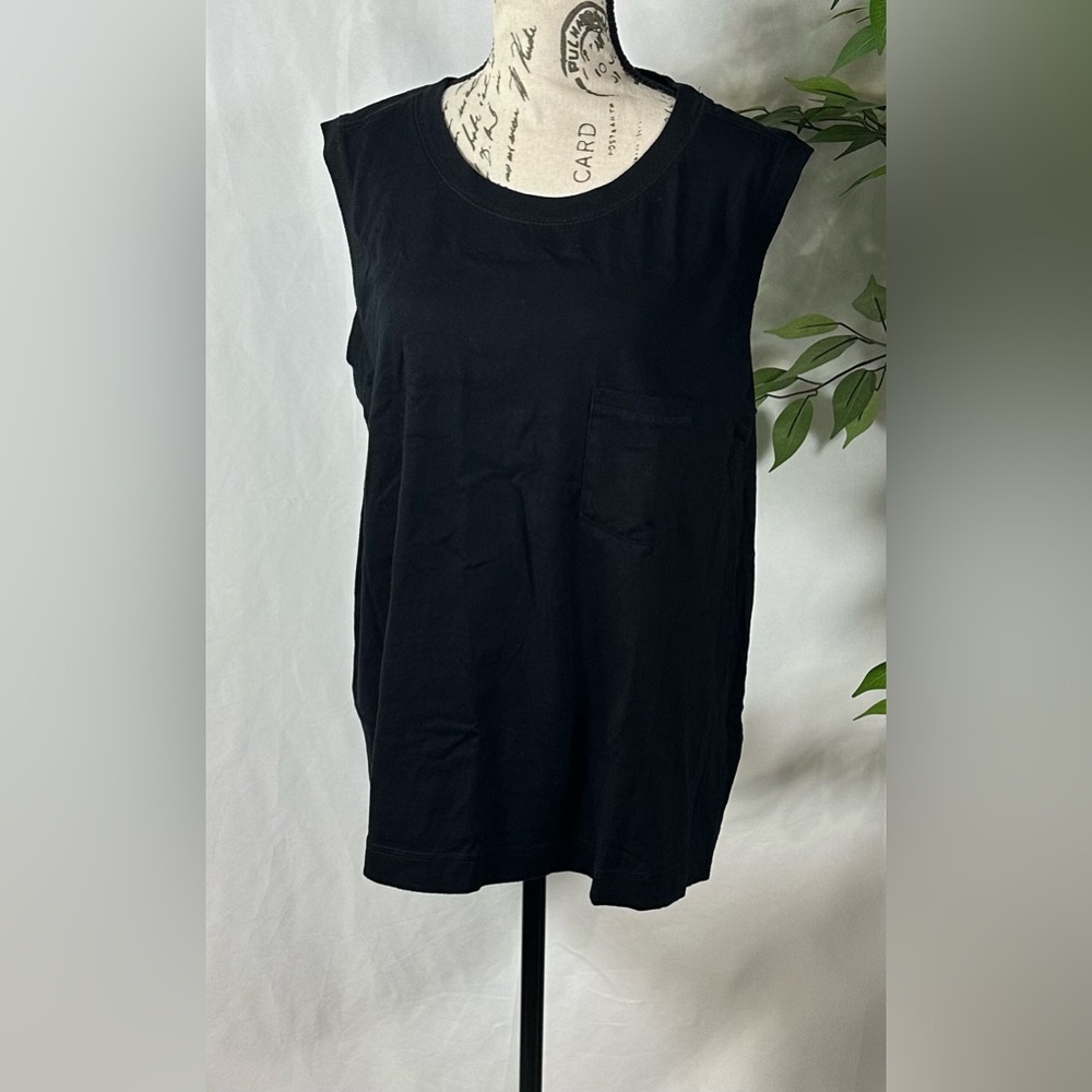 Old Navy Black Sleeveless Fitted Tank Top - Picture 6 of 10